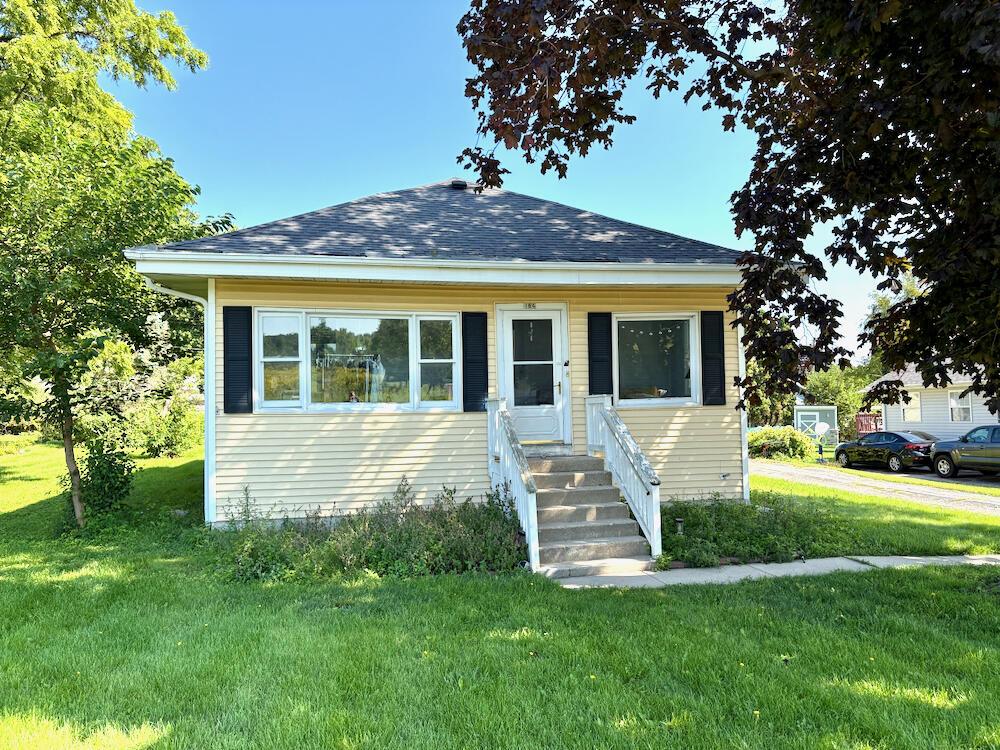 164 Dewey Ave, Fontana, WI 53125