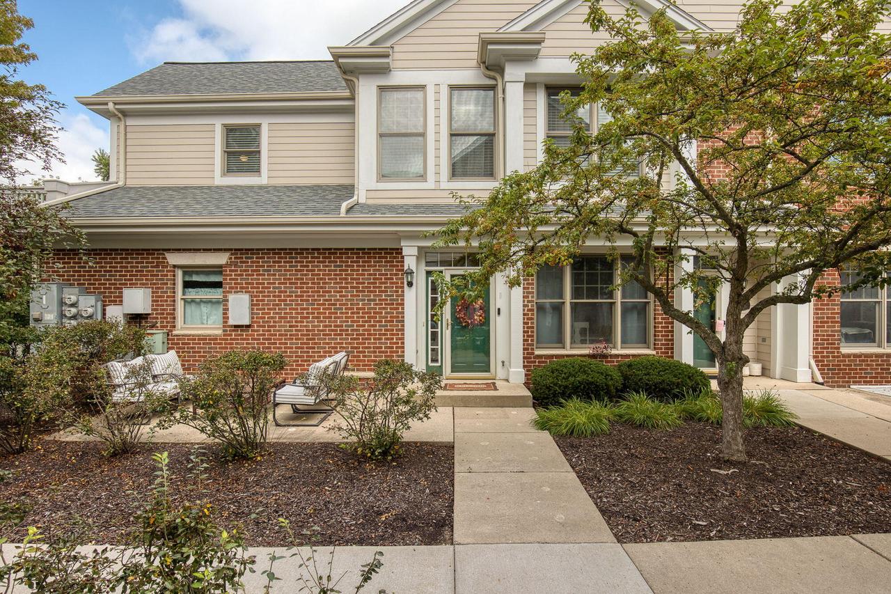 1911 Norhardt Dr, Brookfield, WI 53045