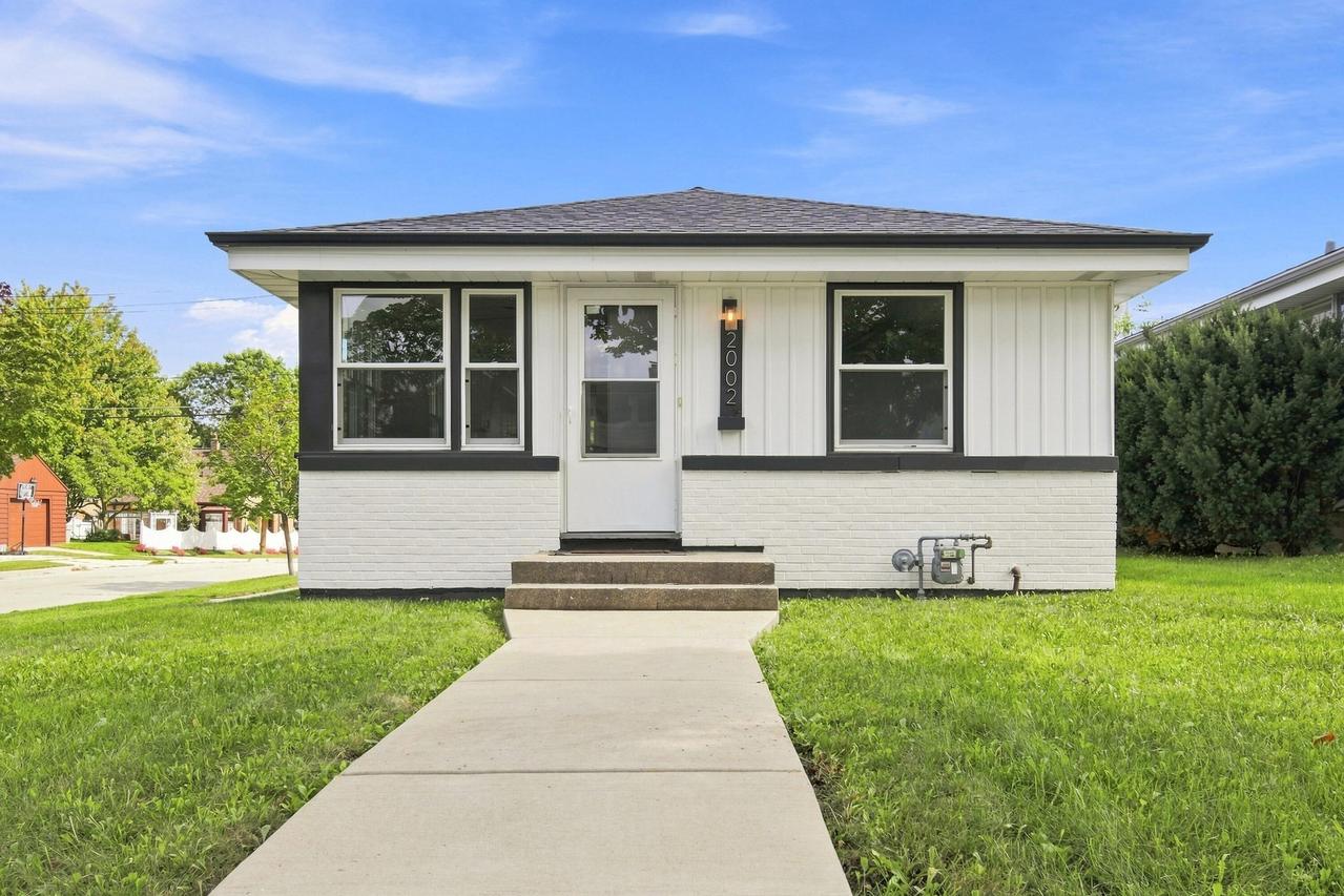 2002 S 97th St, West Allis, WI 53227