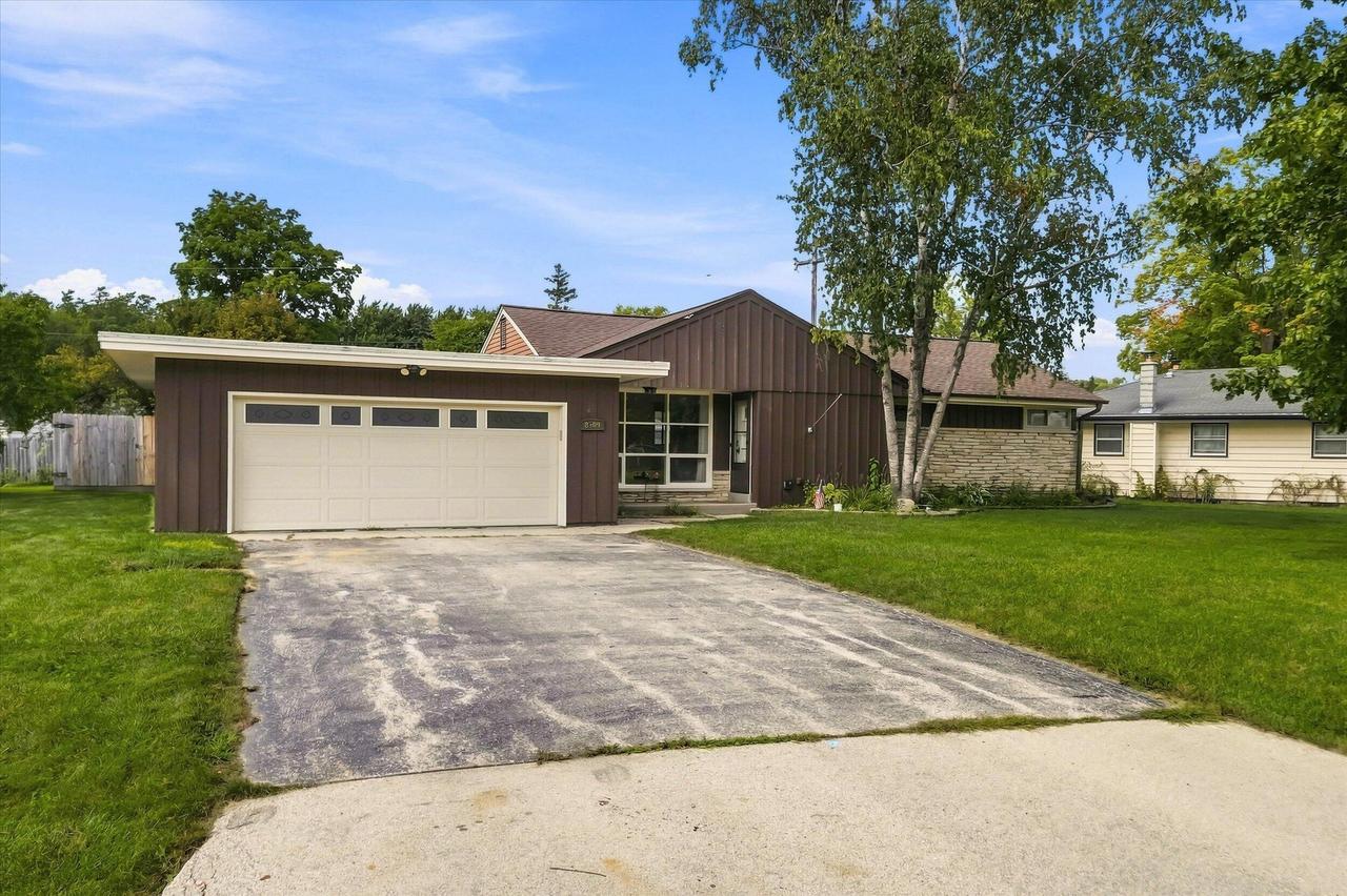 8509 N 52nd St, Brown Deer, WI 53223