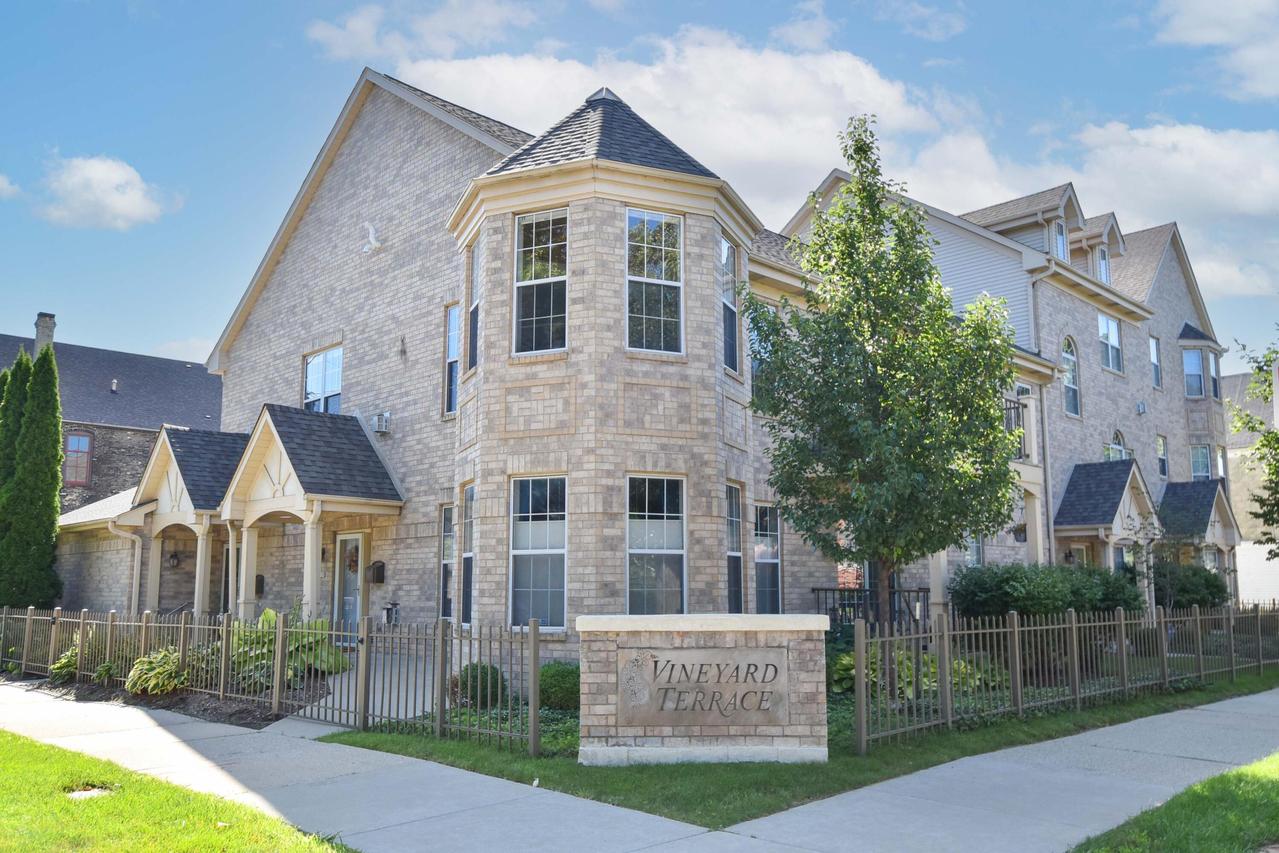 339 W Vine St, Milwaukee, WI 53212