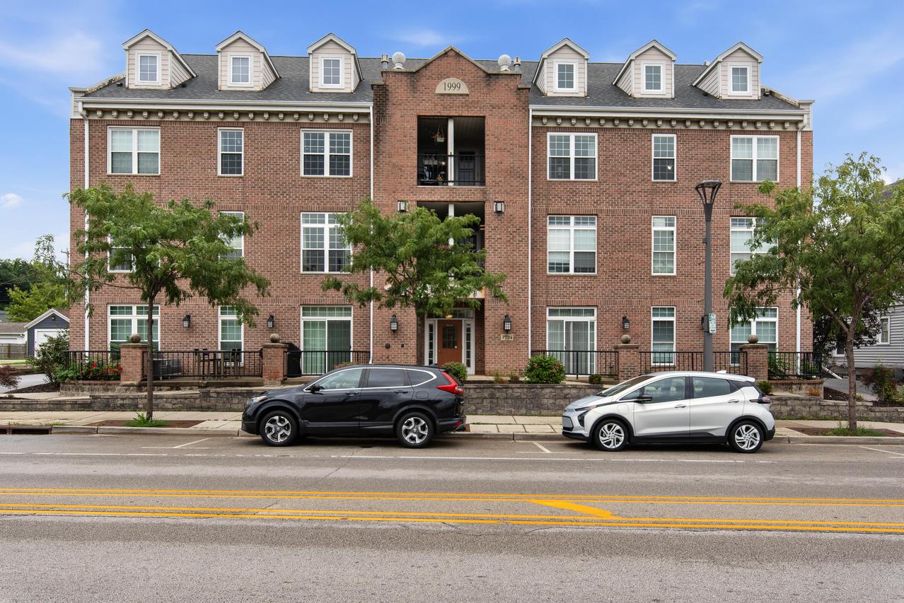 7224 W State St #3D, Wauwatosa, WI 53213