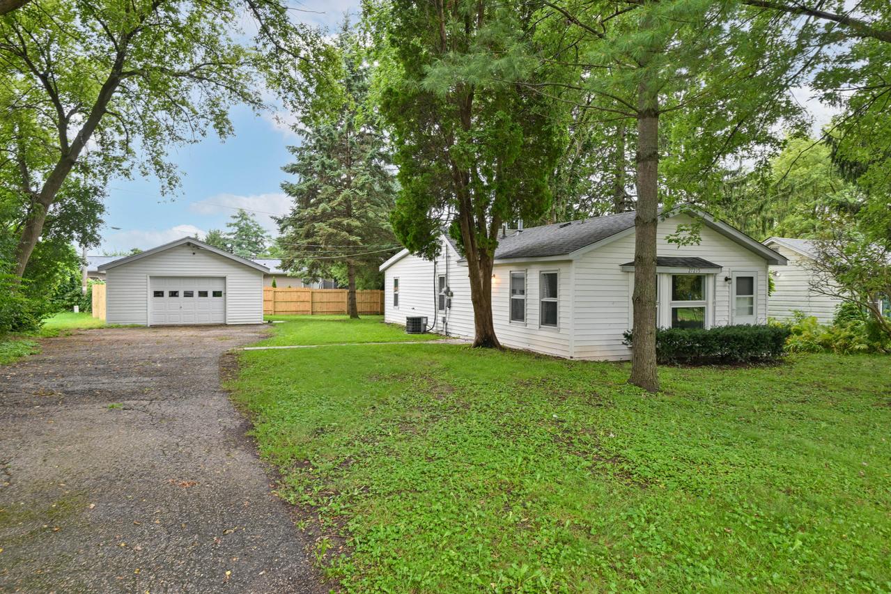 27215 115th St, Salem Lakes, WI 53179