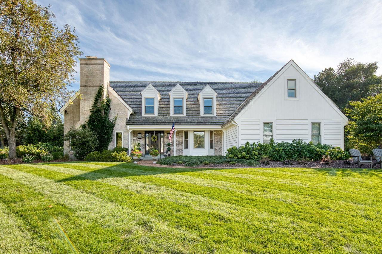 20735 Bartlett Dr, Brookfield, WI 53045