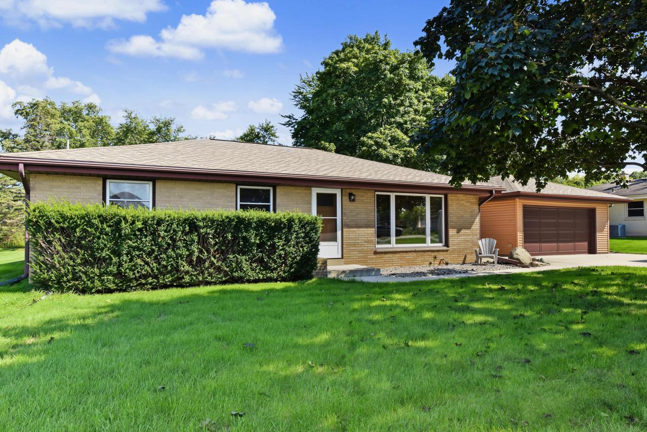 7919 Hagemann Rd, Caledonia, WI 53108