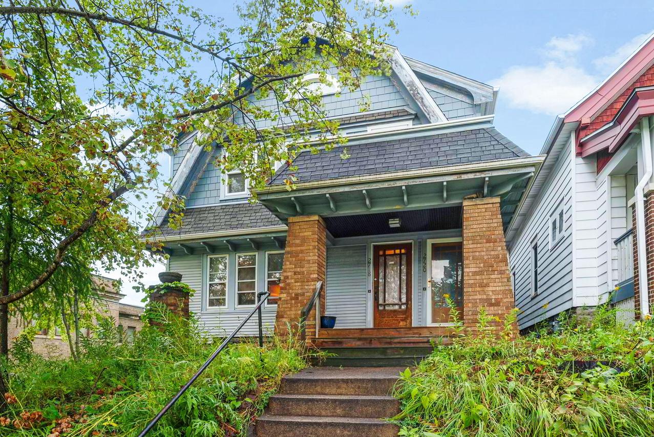 2718 S Lenox St #2720, Milwaukee, WI 53207