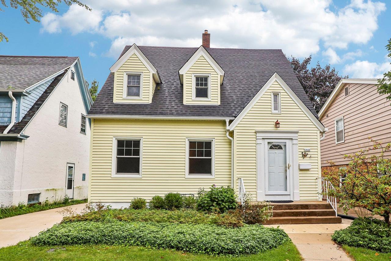 5945 N Shoreland Ave, Whitefish Bay, WI 53217