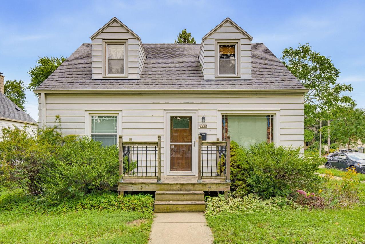3832 S Herman St, Milwaukee, WI 53207