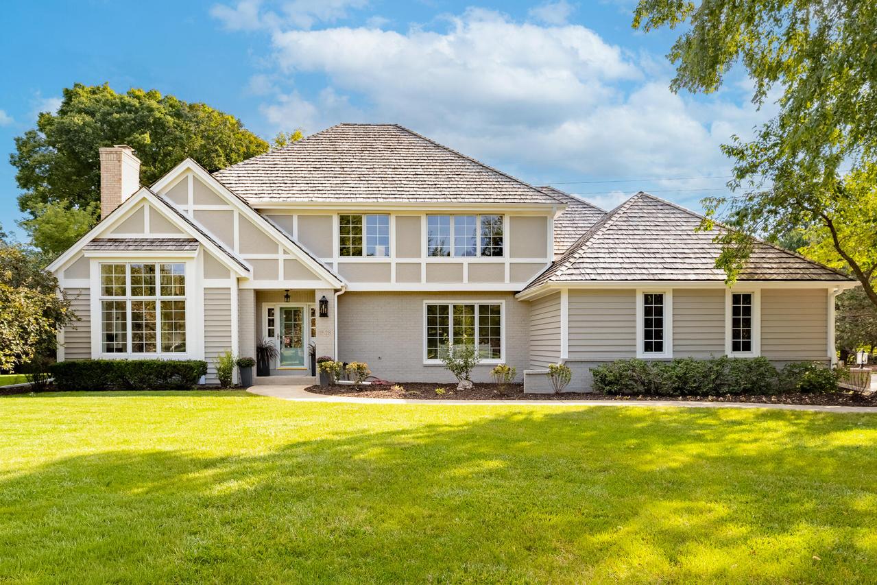 11528 N Settlement Dr, Mequon, WI 53092