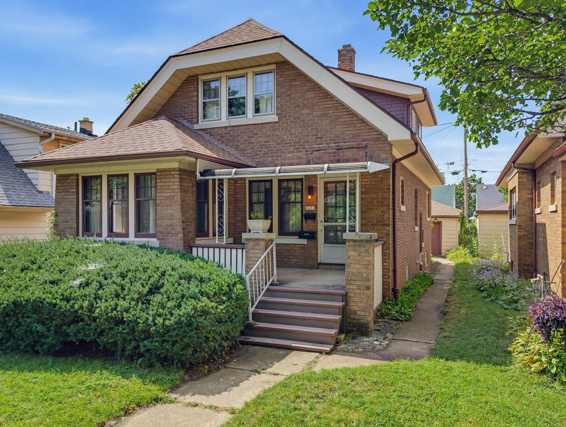 2631 S Linebarger Ter, Milwaukee, WI 53207