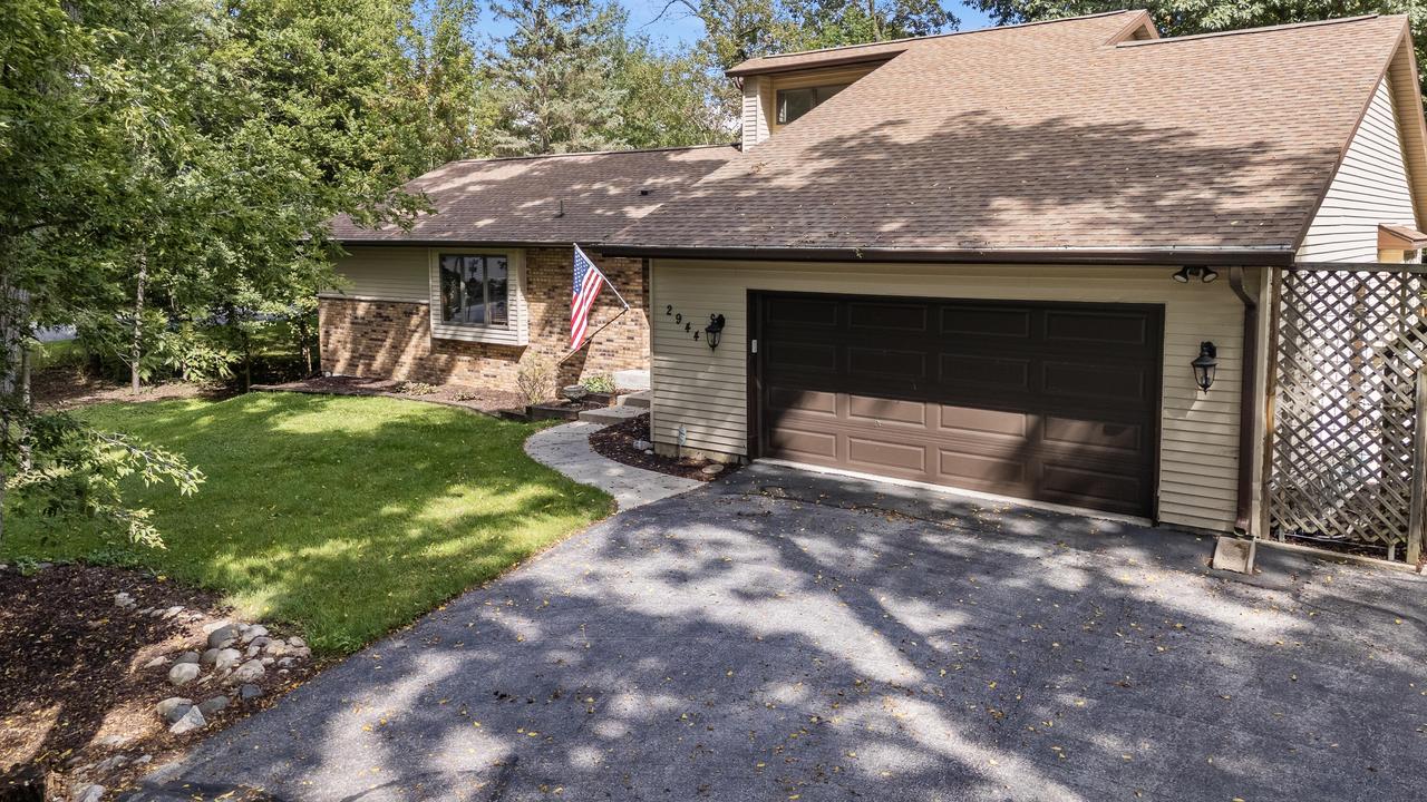 2944 Ridley Rd, Delafield, WI 53029