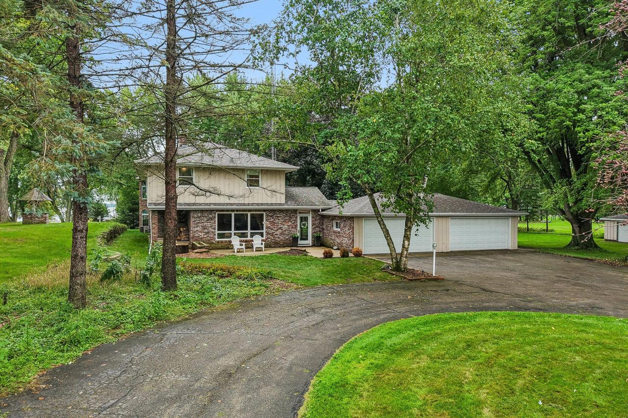 121 Saeger Ave, Lac La Belle, WI 53066