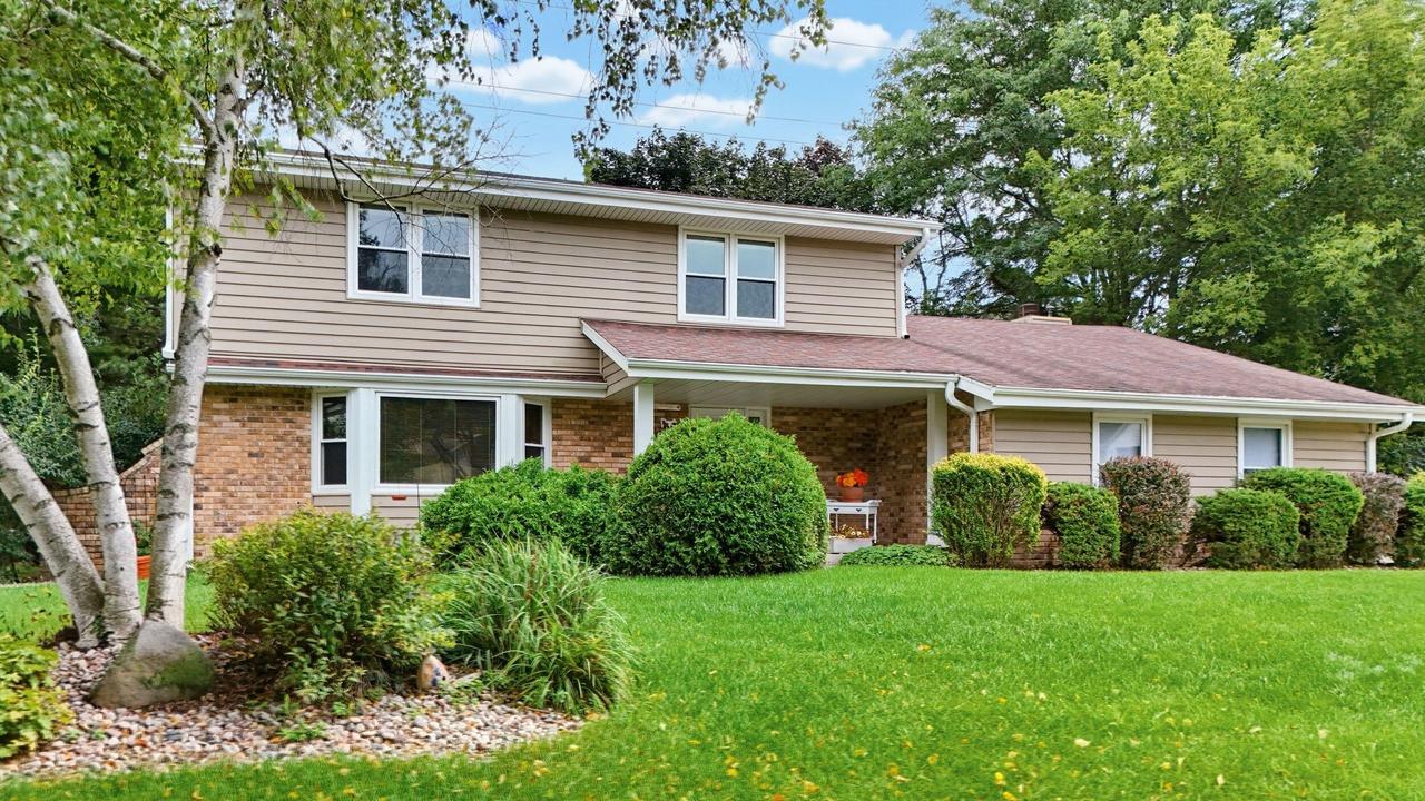 10257 W Spring Green, Greenfield, WI 53228