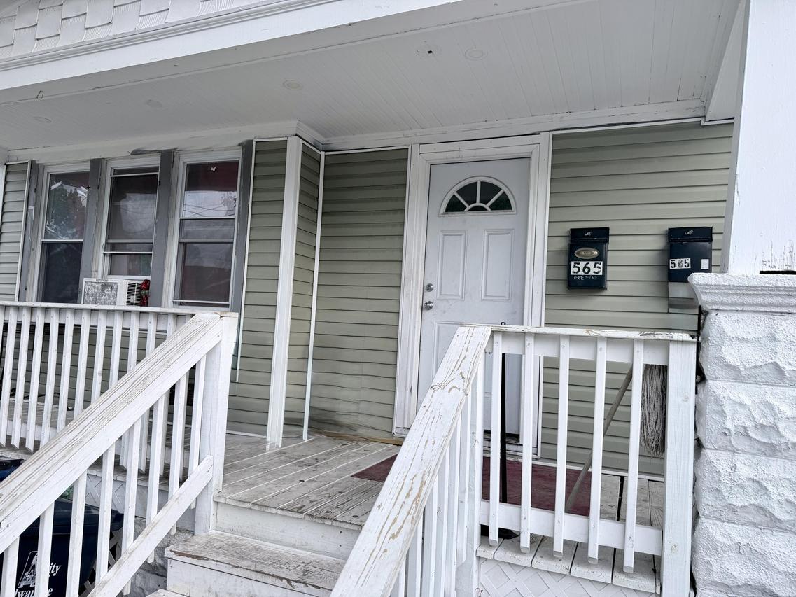 565 W Rogers St, Milwaukee, WI 53204