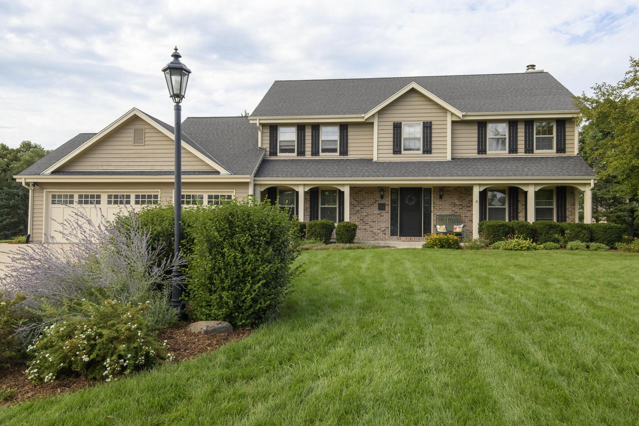 N102W15128 Raintree Ct, Germantown, WI 53022
