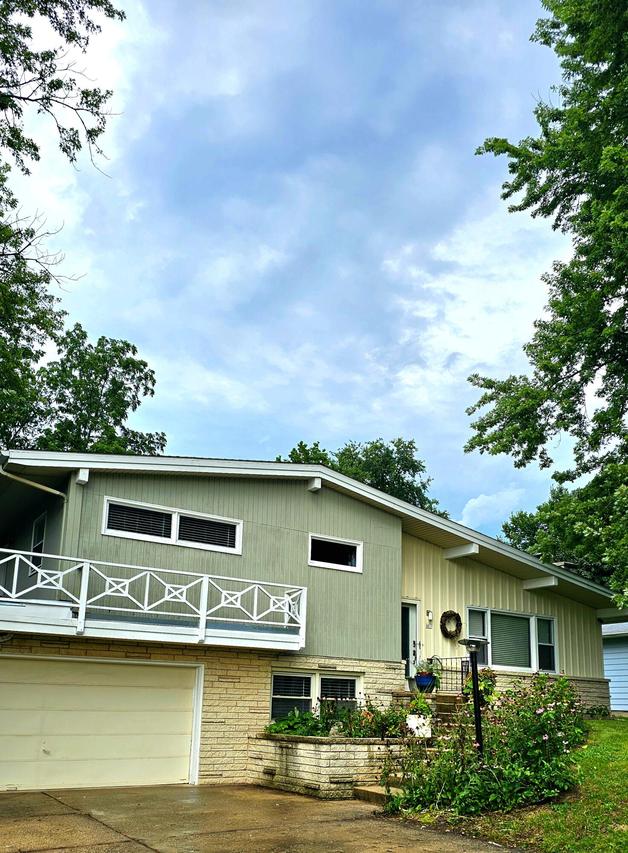 401 S 5th Ave, Walworth, WI 53184
