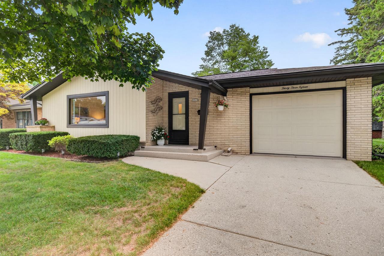 3315 Hickory Cir, Sheboygan, WI 53081