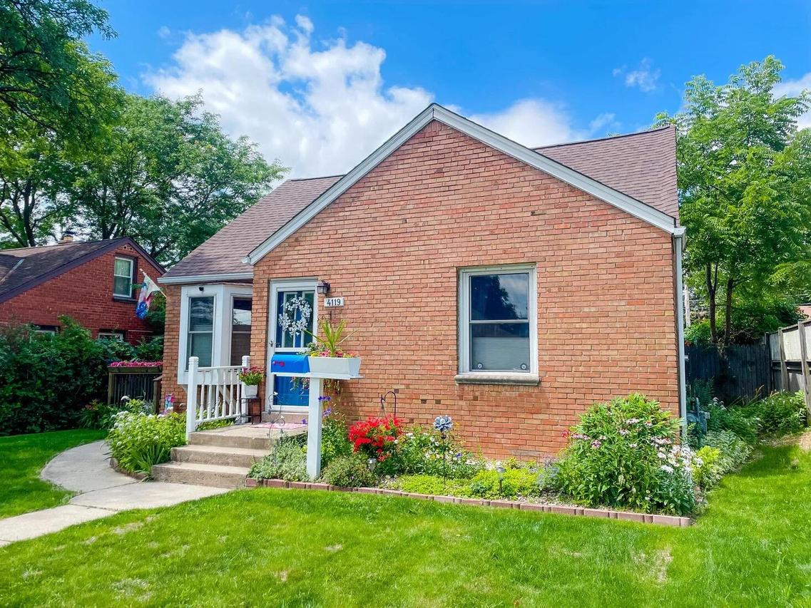 4119 S 5th St, Milwaukee, WI 53207