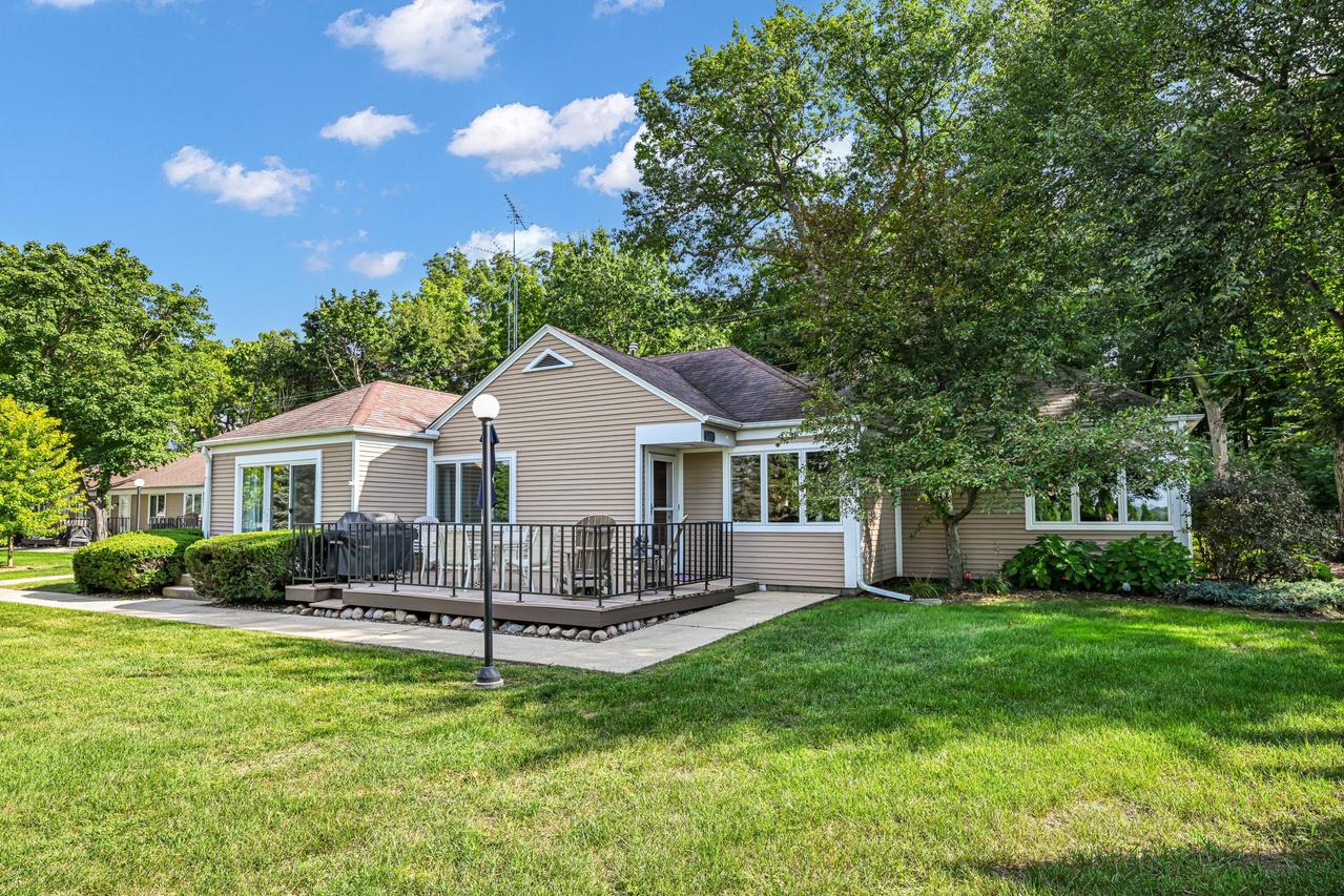 2701 S Browns Lake #J-1, Burlington, WI 53105