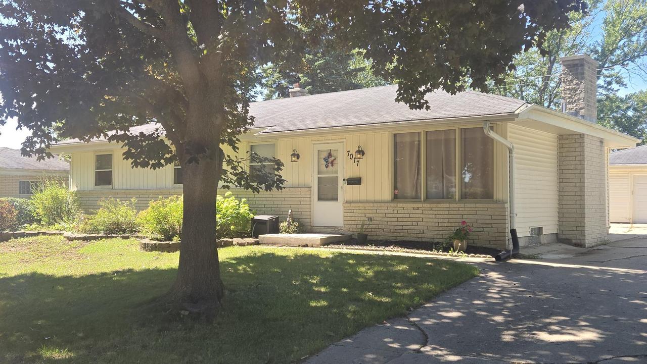 7017 N 85th St, Milwaukee, WI 53224