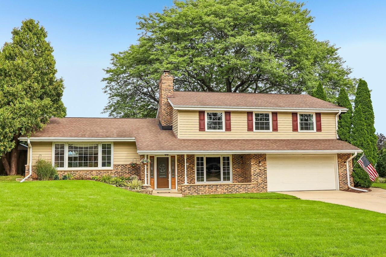 3322 S 121st St, West Allis, WI 53227