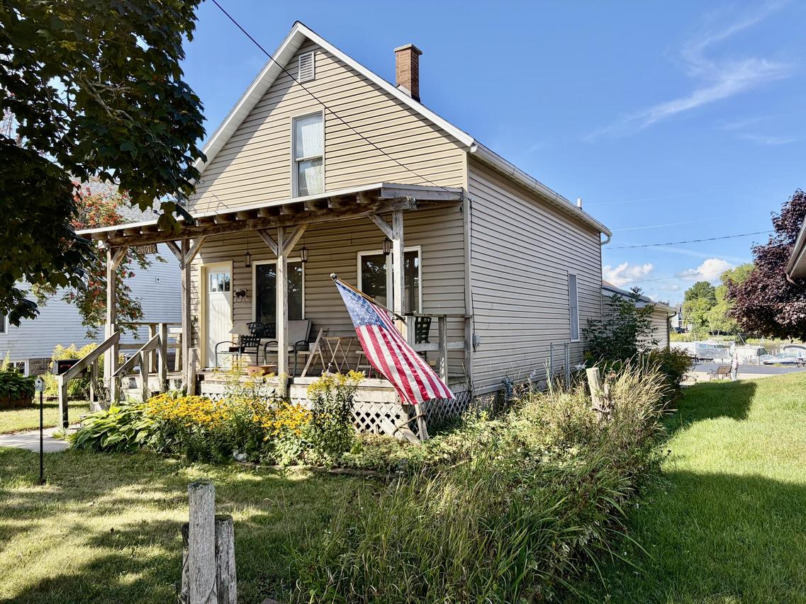 2018 Jackson St, Two Rivers, WI 54241