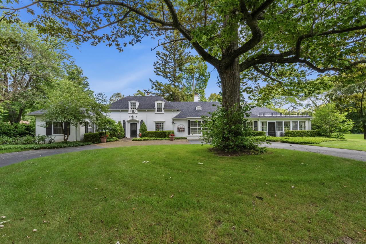 7861 N Regent Ct, Fox Point, WI 53217