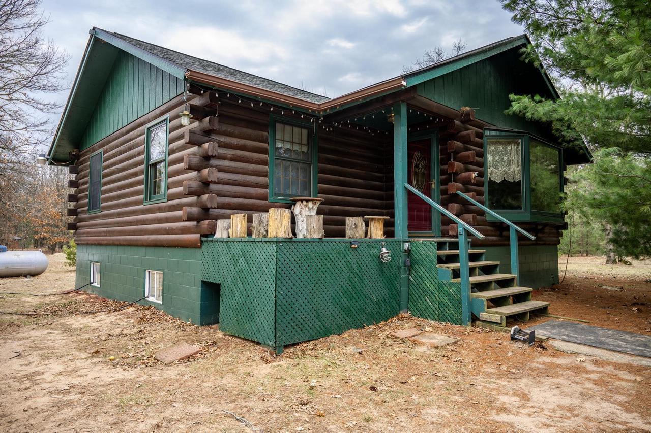 N11380 10th Ave, Necedah, WI 54646