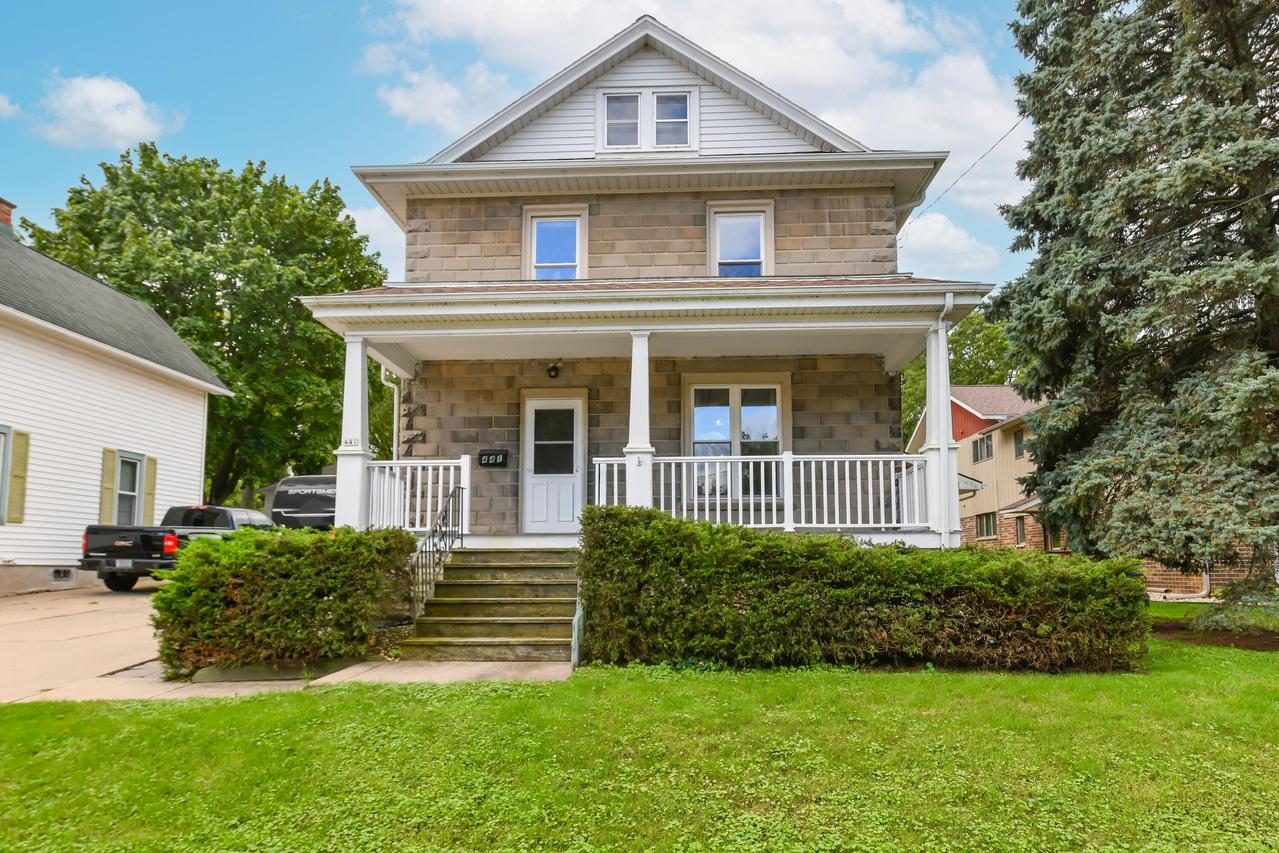 441 W Chestnut St, Burlington, WI 53105