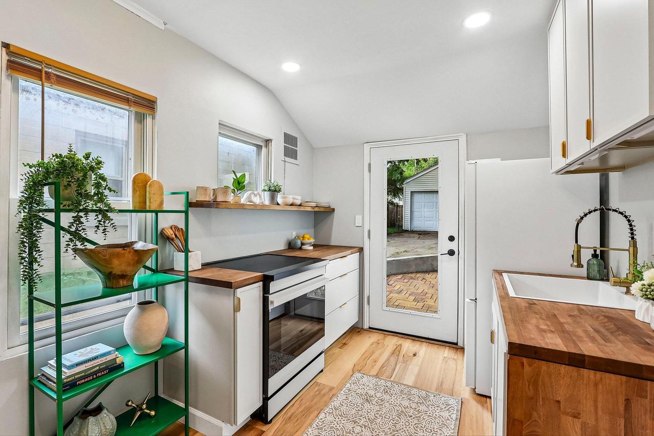 4605 N Sheffield Ave, Shorewood, WI 53211