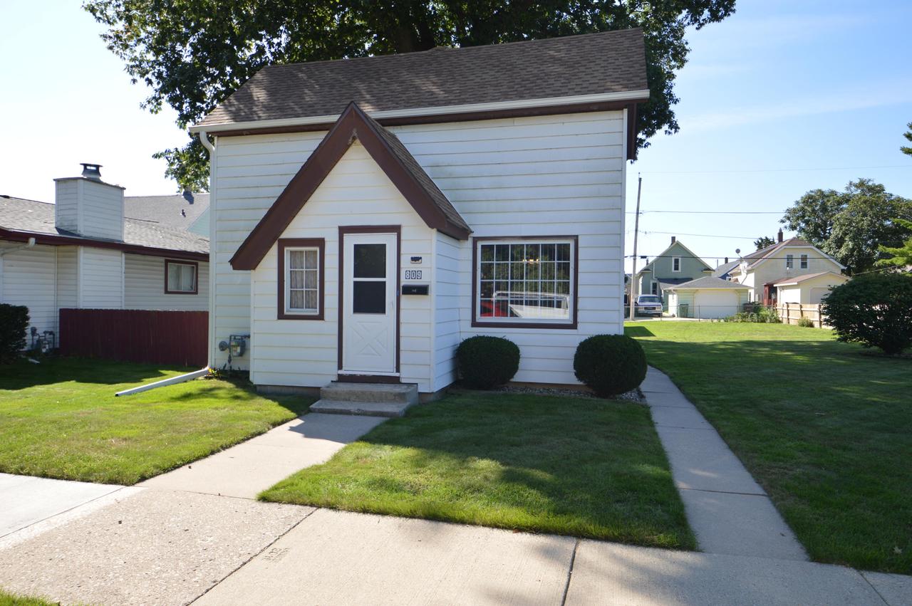 809 Manitoba Ave, South Milwaukee, WI 53172
