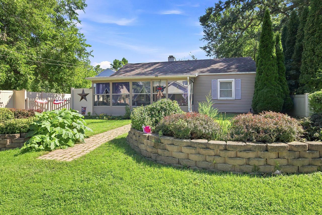 22841 128th St, Salem Lakes, WI 53104
