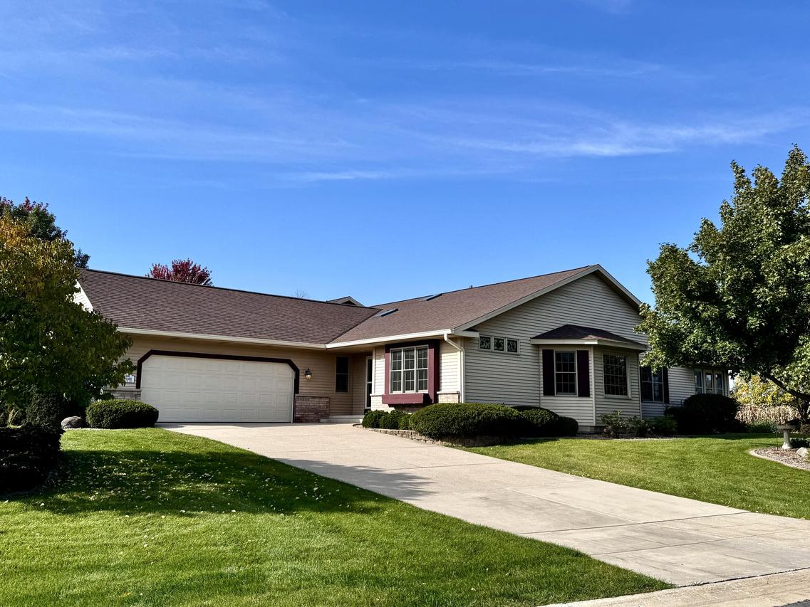 N66W15400 Raven Way, Menomonee Falls, WI 53051