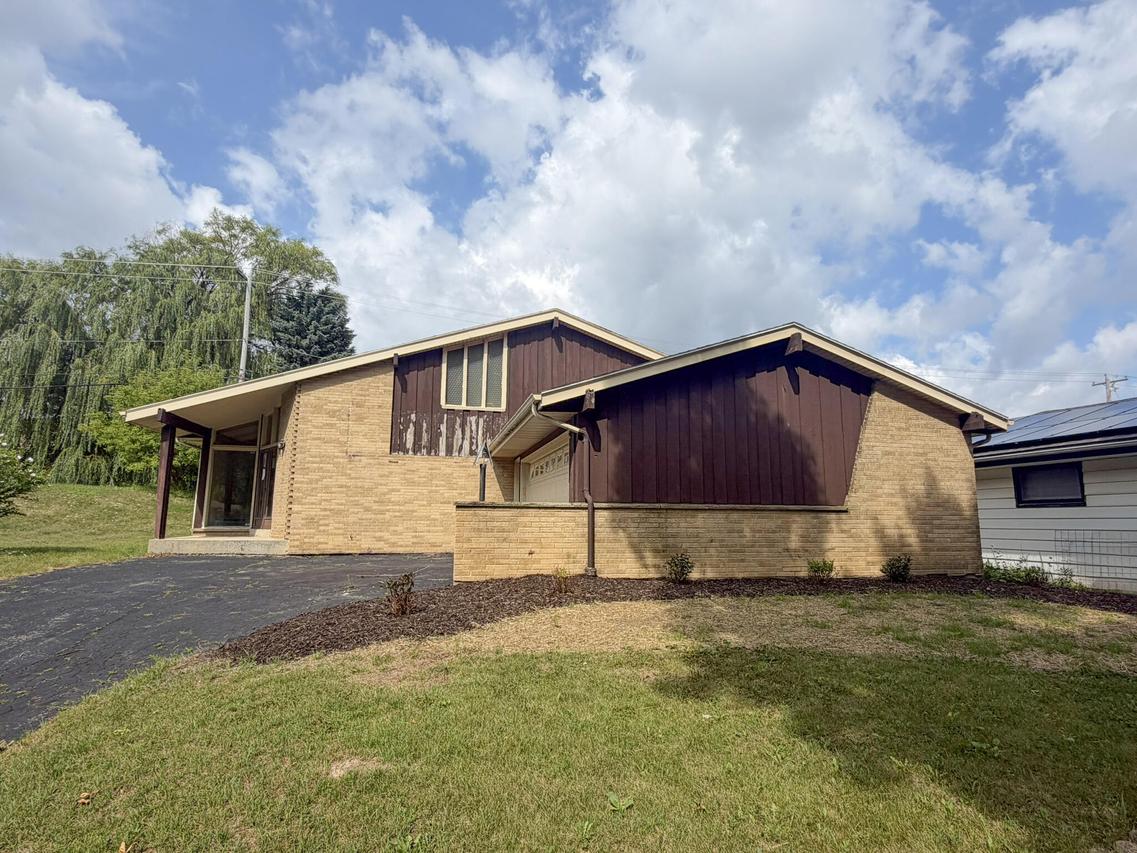 5435 S 15th Pl, Milwaukee, WI 53221