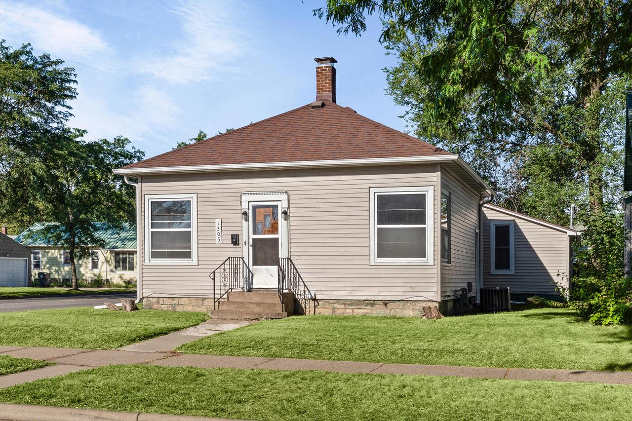 1303 Kane, La Crosse, WI 54603