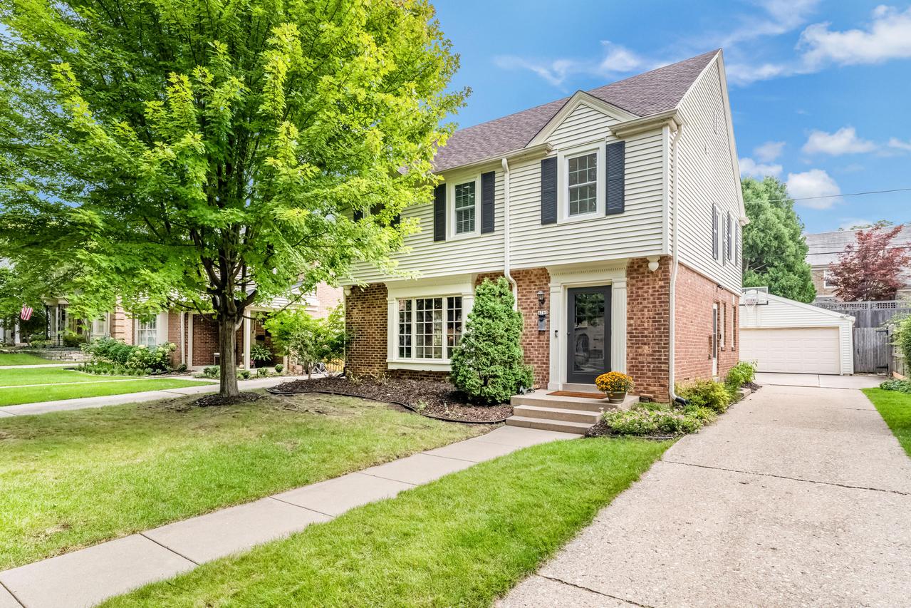 4760 N Woodburn St, Whitefish Bay, WI 53211