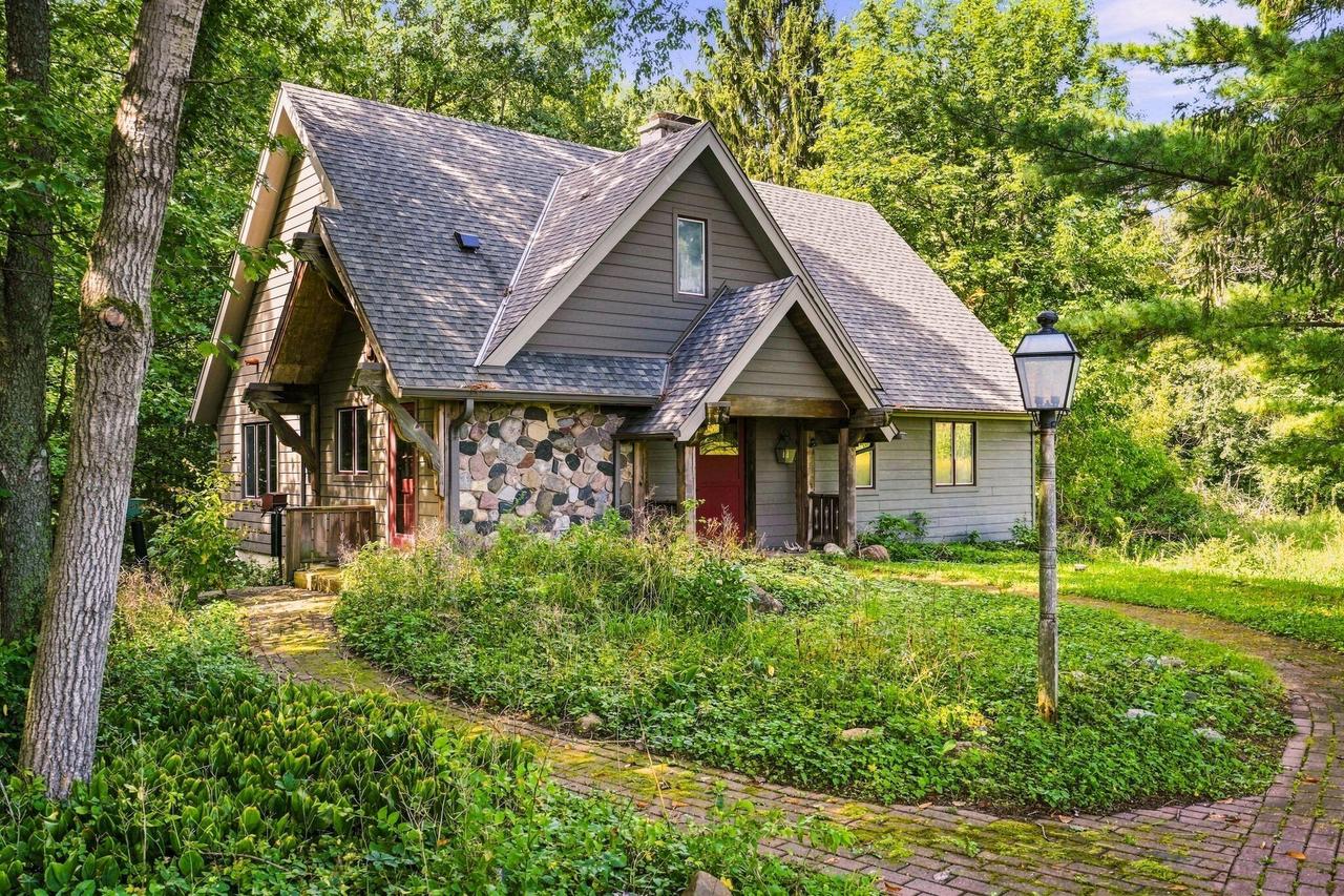 W340N9005 Townline Rd, Lac La Belle, WI 53066