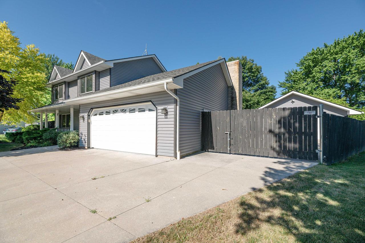 9140 Morgan Ct, Caledonia, WI 53126