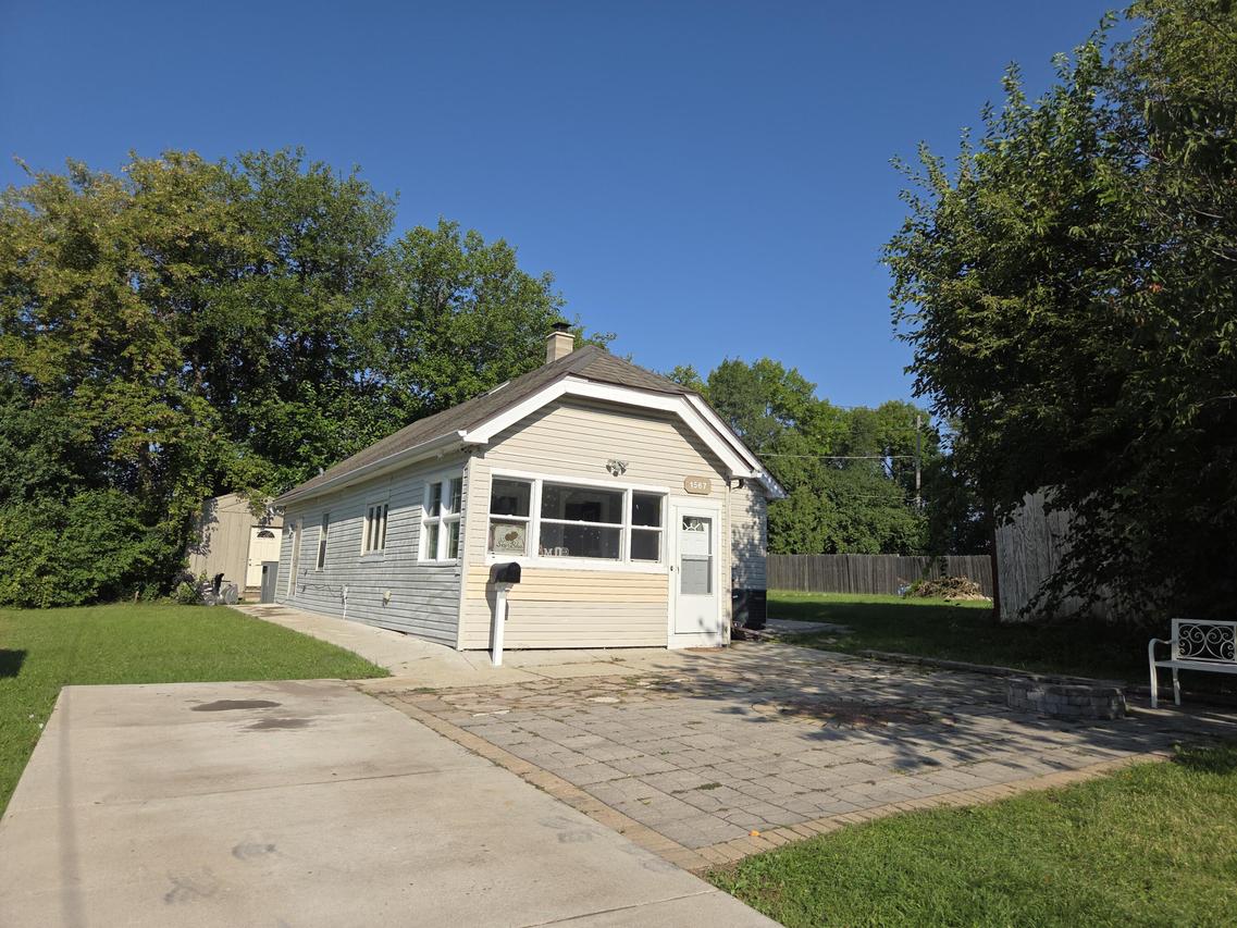 1567 S 100th St, West Allis, WI 53214