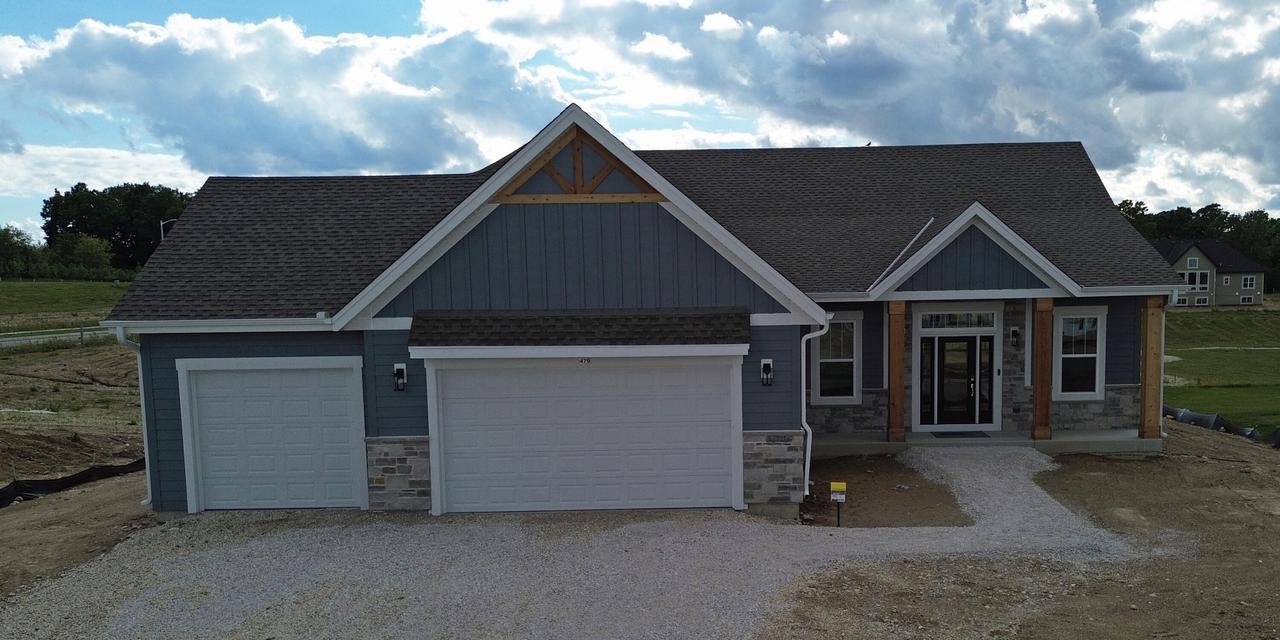 479 Sandstone St, Slinger, WI 53086