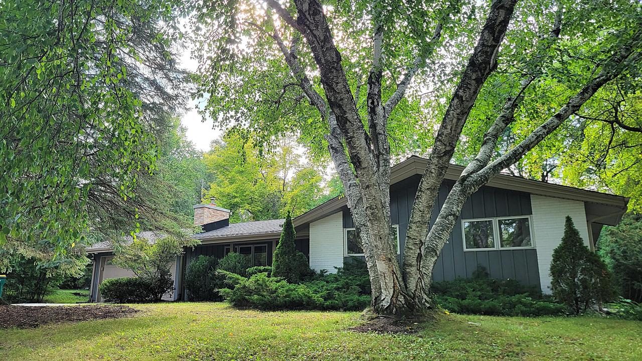 1354 Sylvan Way, West Bend, WI 53095