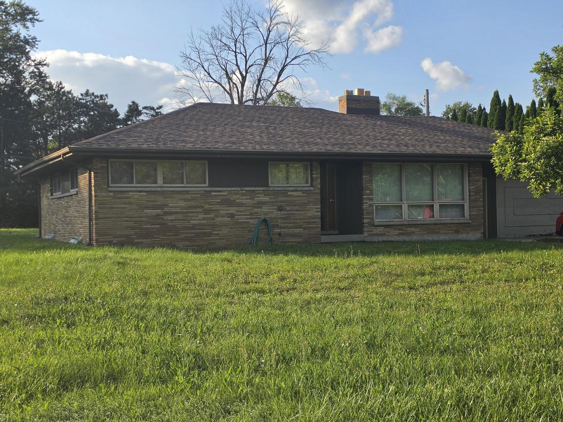 6747 N Santa Monica Blvd, Fox Point, WI 53217