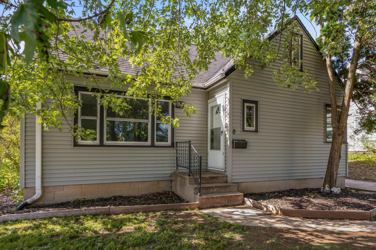 8505 W Arthur Ave, West Allis, WI 53227