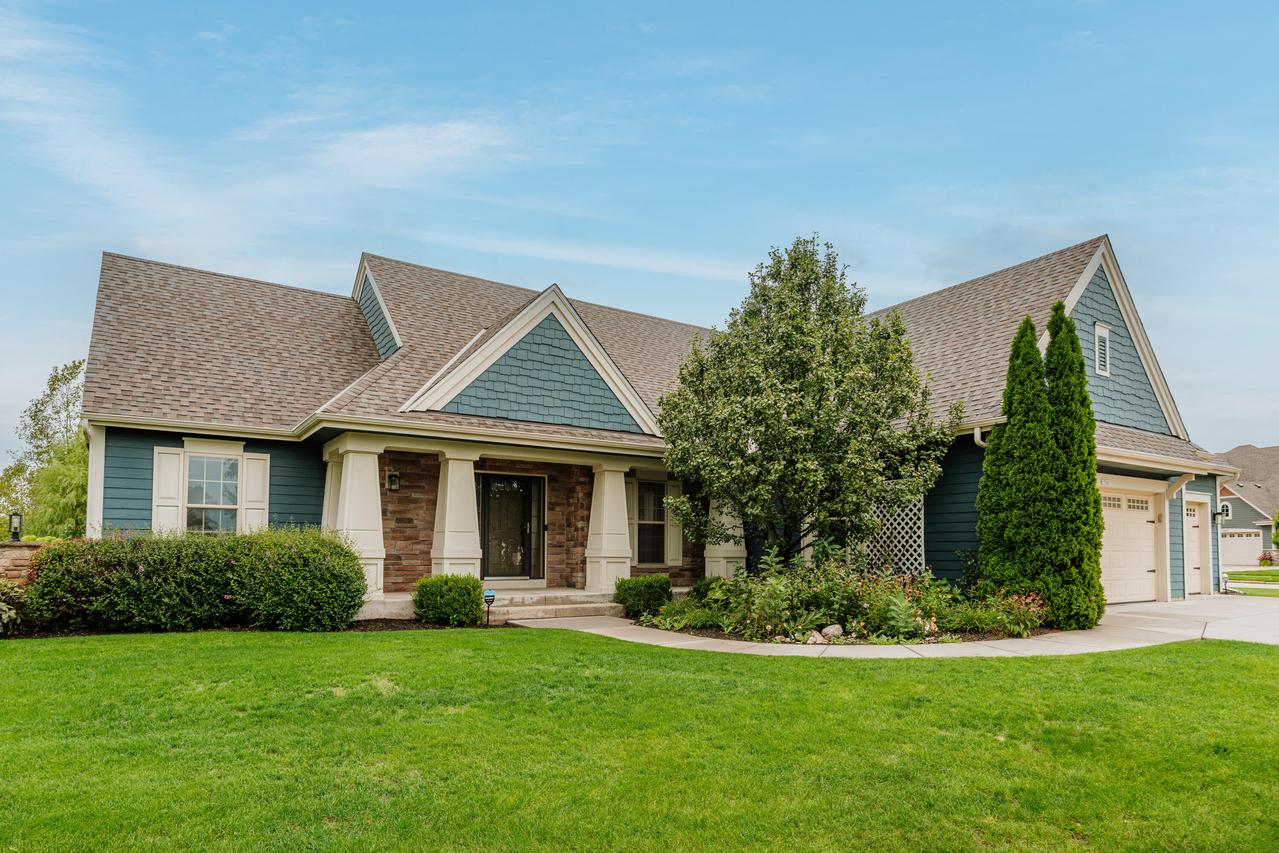 1724 Moccasin Trl, Waukesha, WI 53189