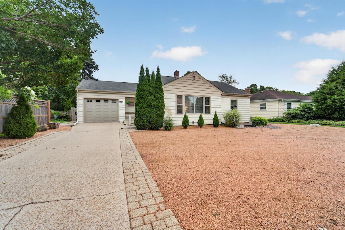 1127 W Colonial Dr, Mount Pleasant, WI 53405
