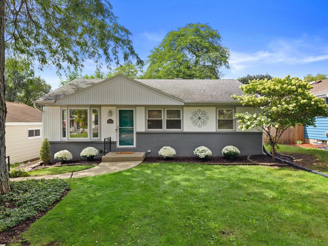 265 N 112th St, Wauwatosa, WI 53226