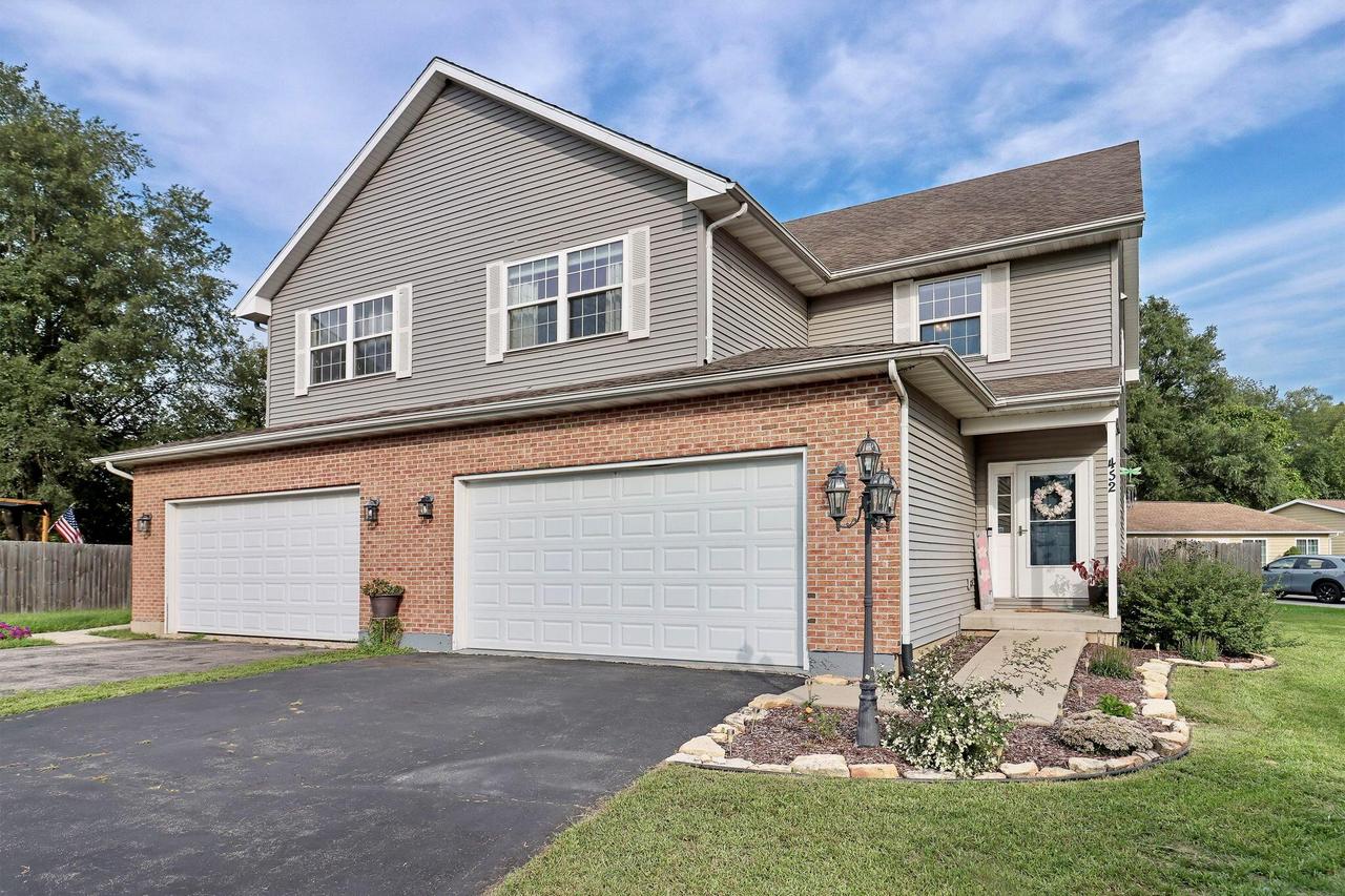 452 Sumner St, Genoa City, WI 53128