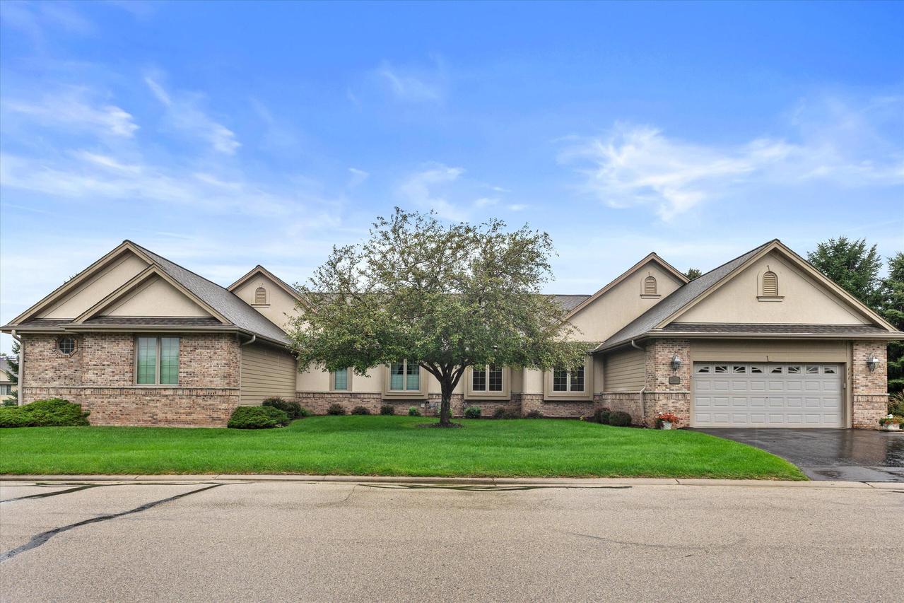 111 Eagles Cove, North Prairie, WI 53153