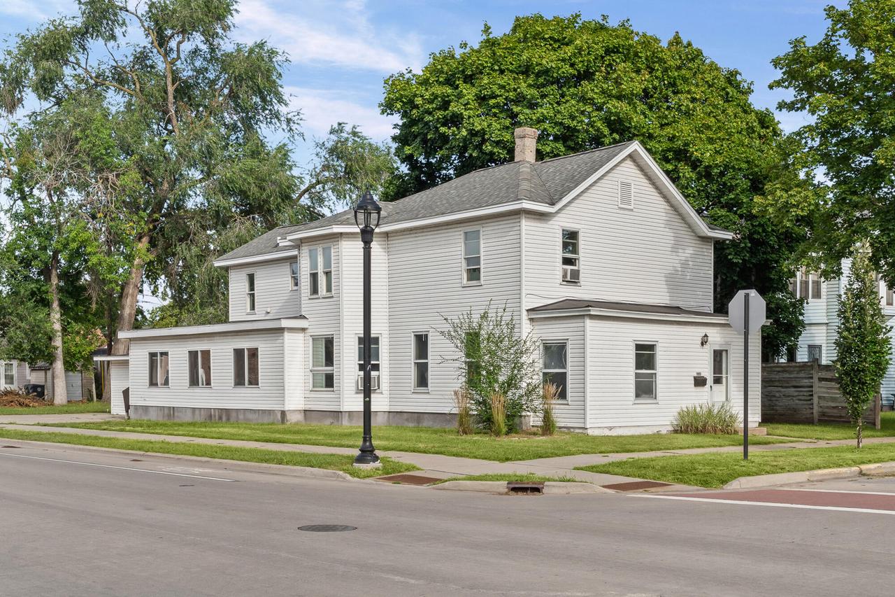 1603 Charles St, La Crosse, WI 54603