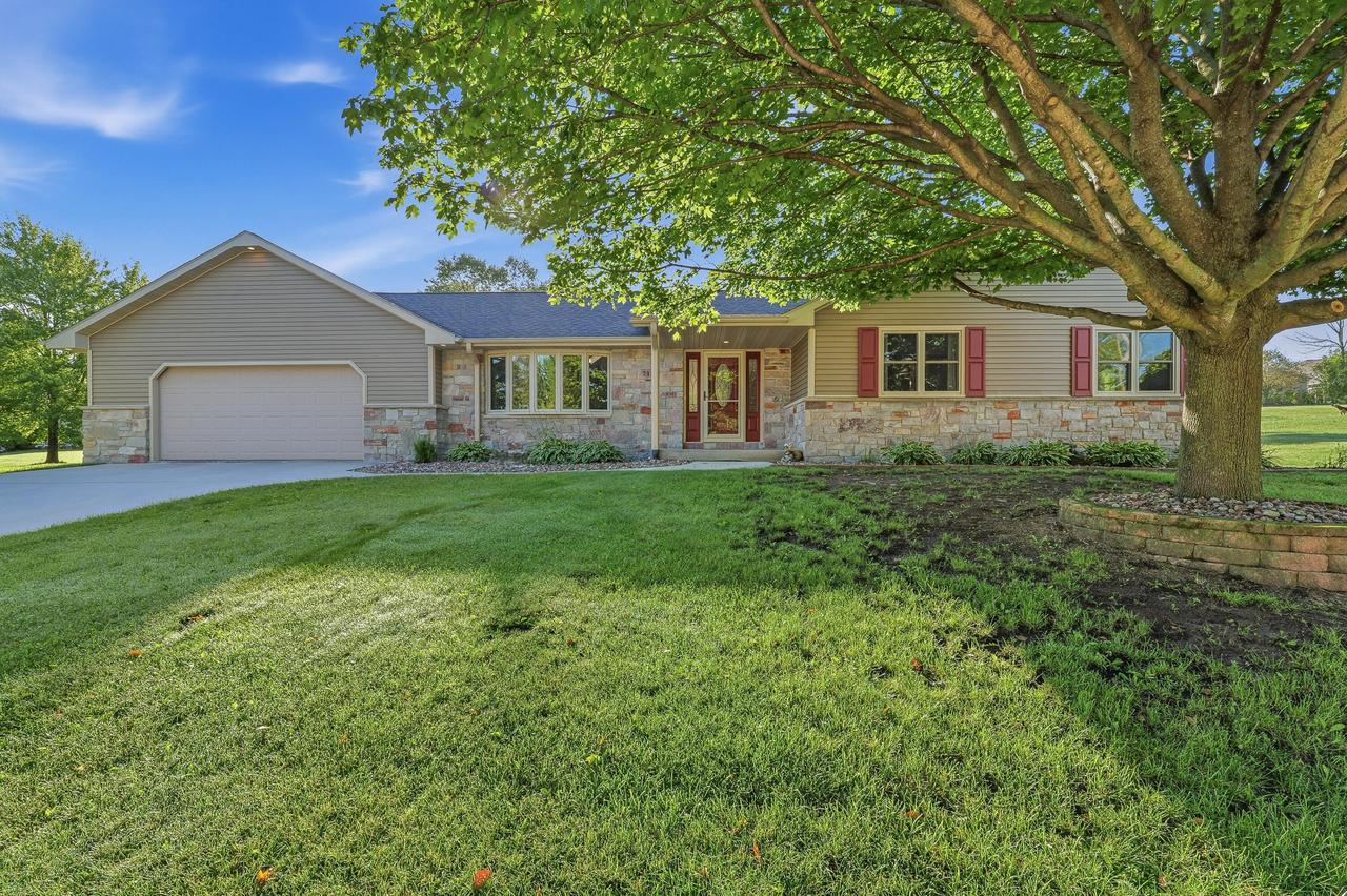 713 Audubon Rd, Howards Grove, WI 53083